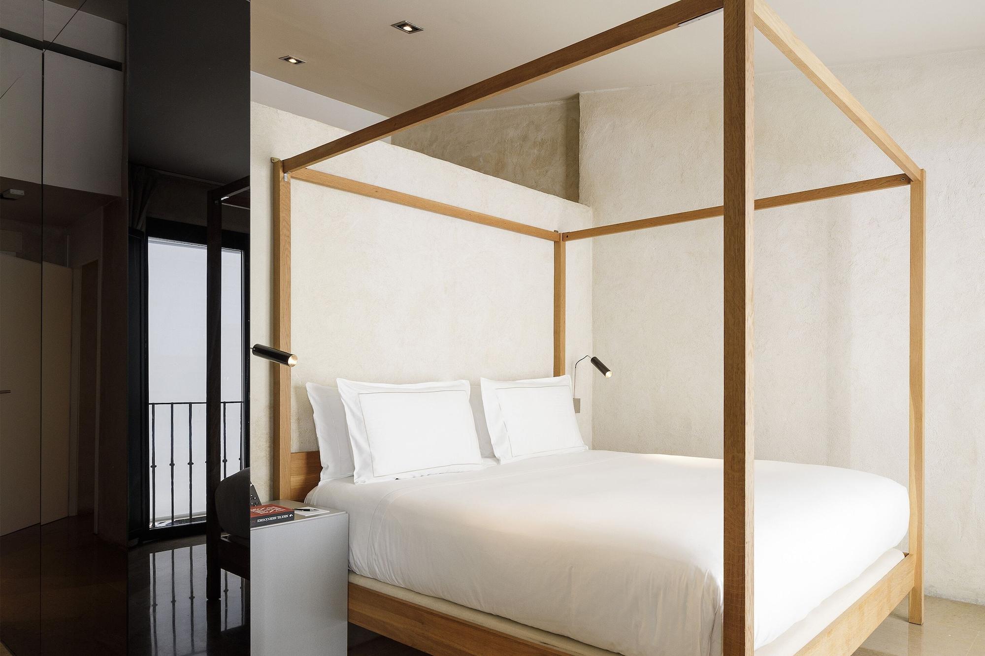 Eme Catedral Mercer Hotel Seville Luaran gambar A bedroom at the hotel