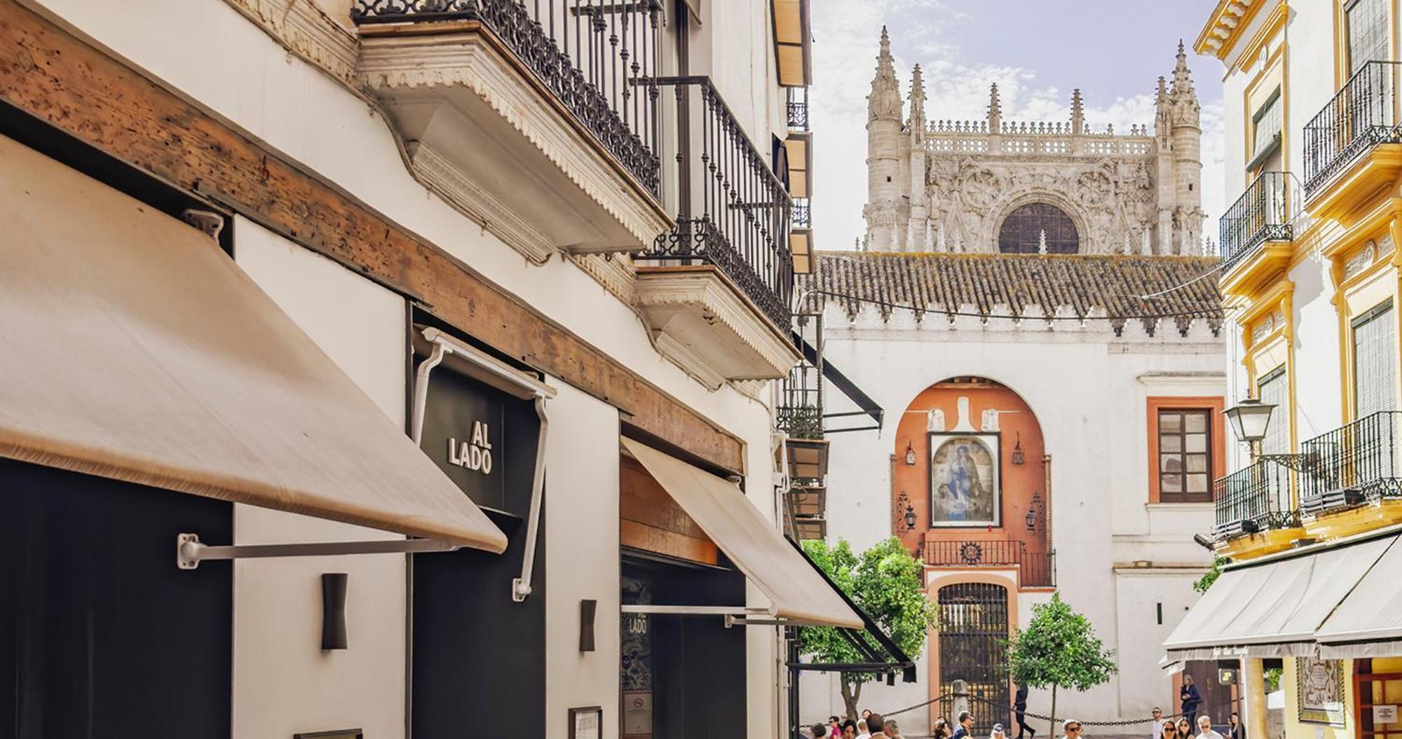 Eme Catedral Mercer Hotel Seville Luaran gambar A shop in Granada, Spain