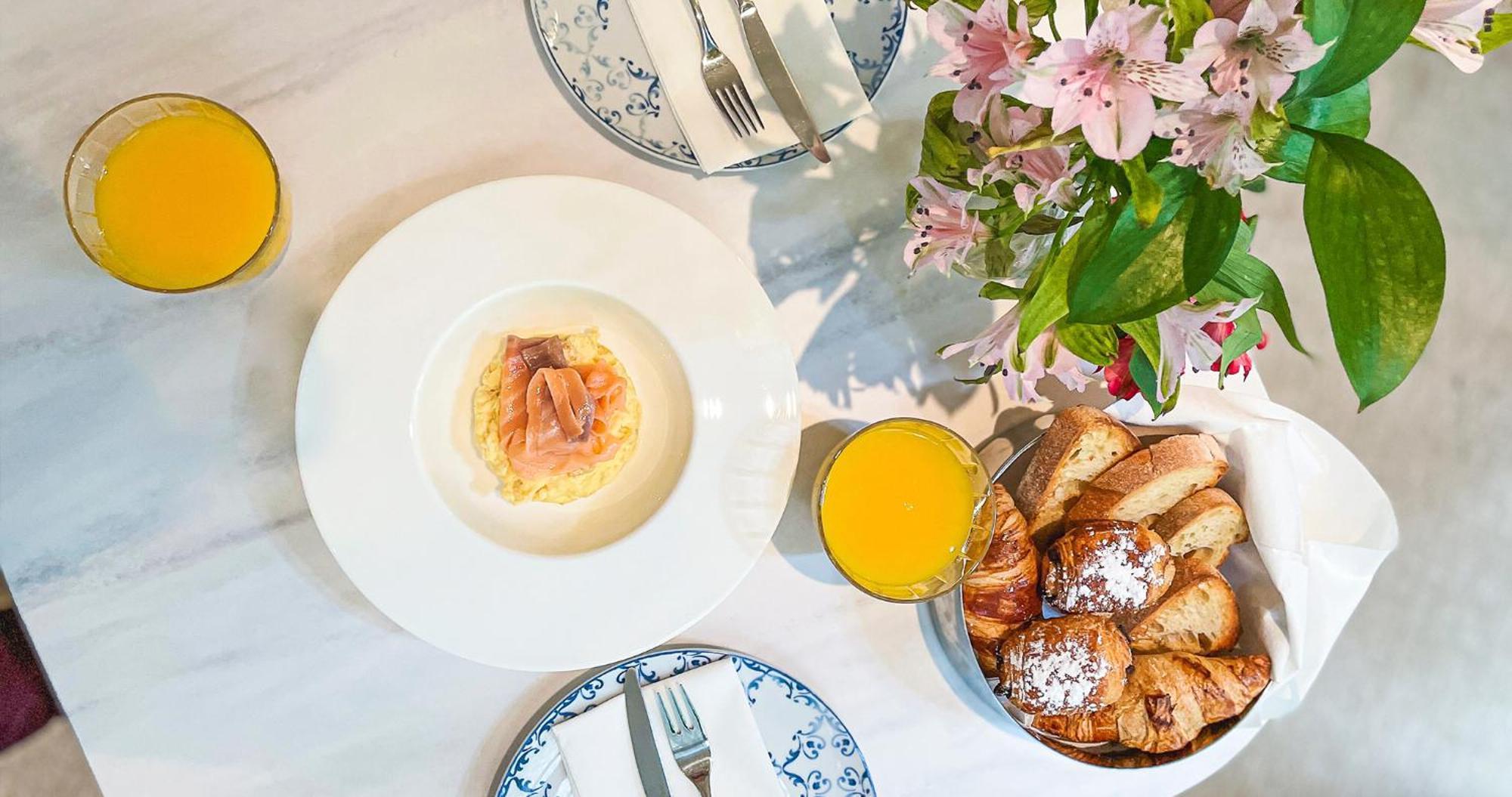 Eme Catedral Mercer Hotel Seville Luaran gambar A breakfast at the hotel