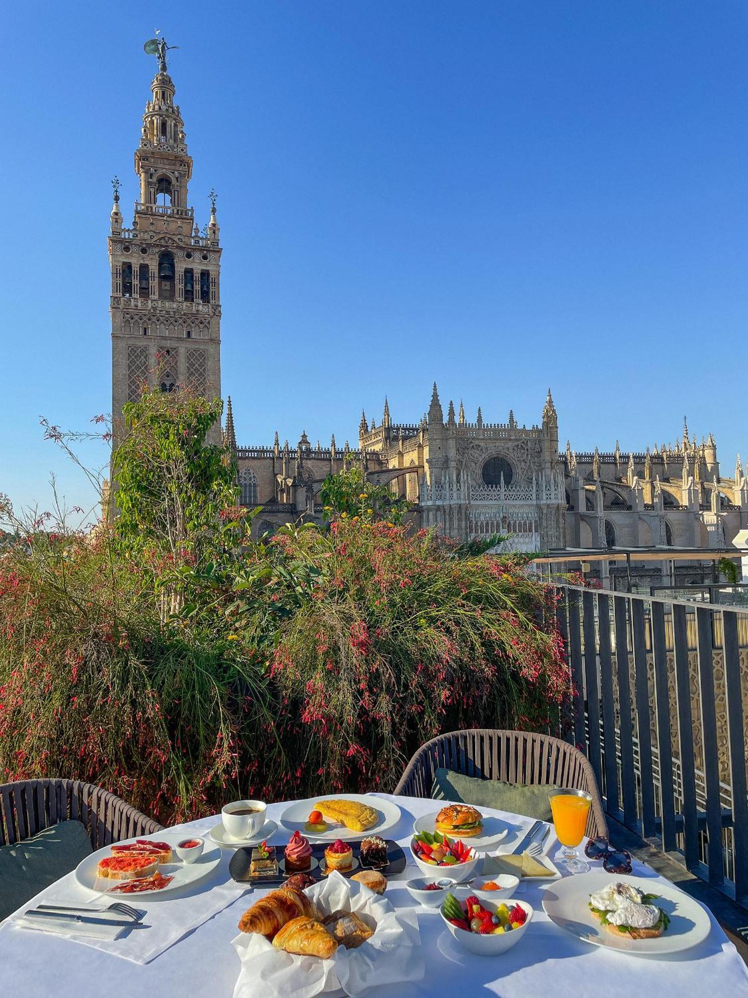 Eme Catedral Mercer Hotel Seville Luaran gambar The University of Seville