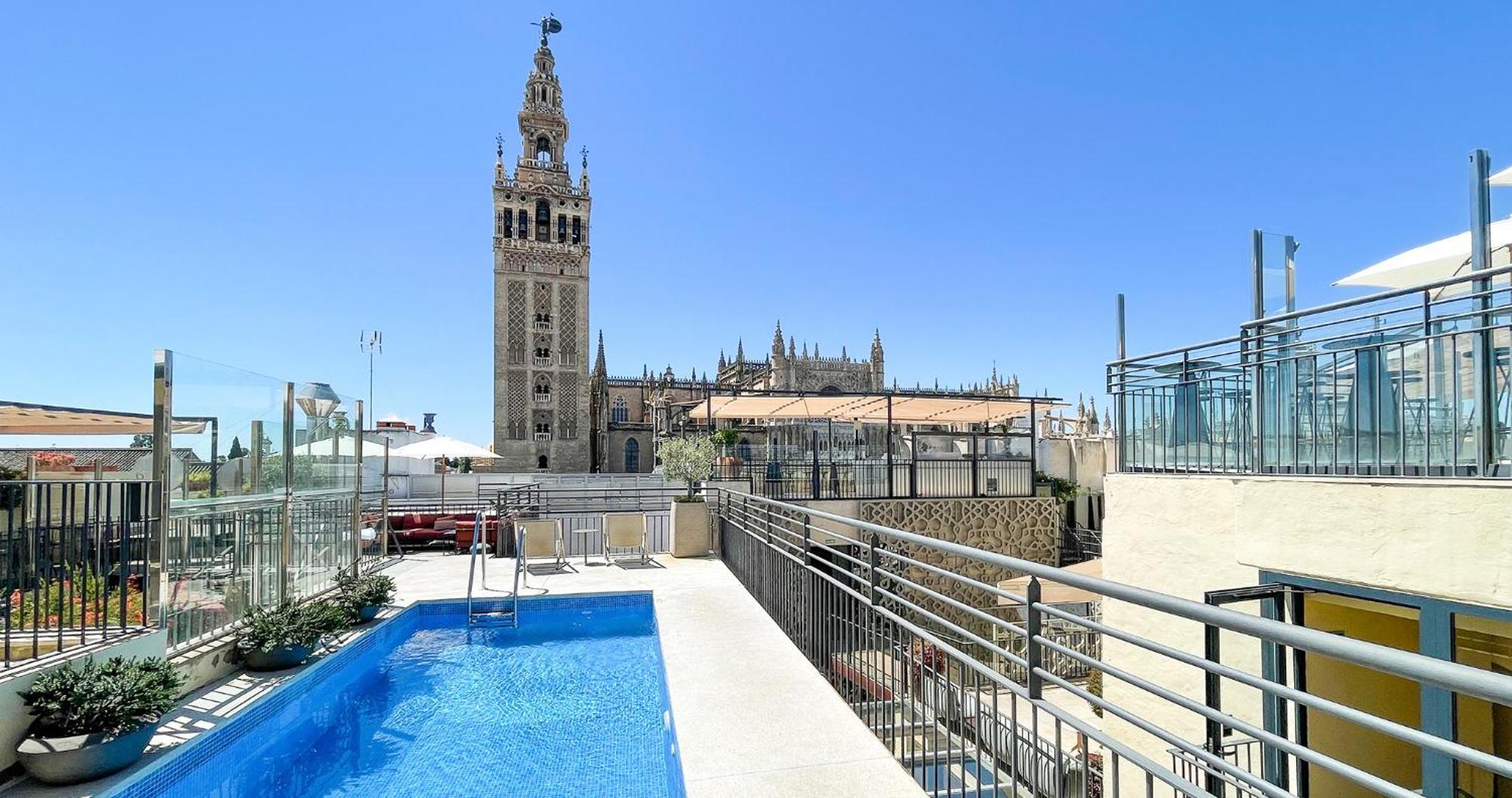 Eme Catedral Mercer Hotel Seville Luaran gambar Rooftop pool at Hotel Granada Center