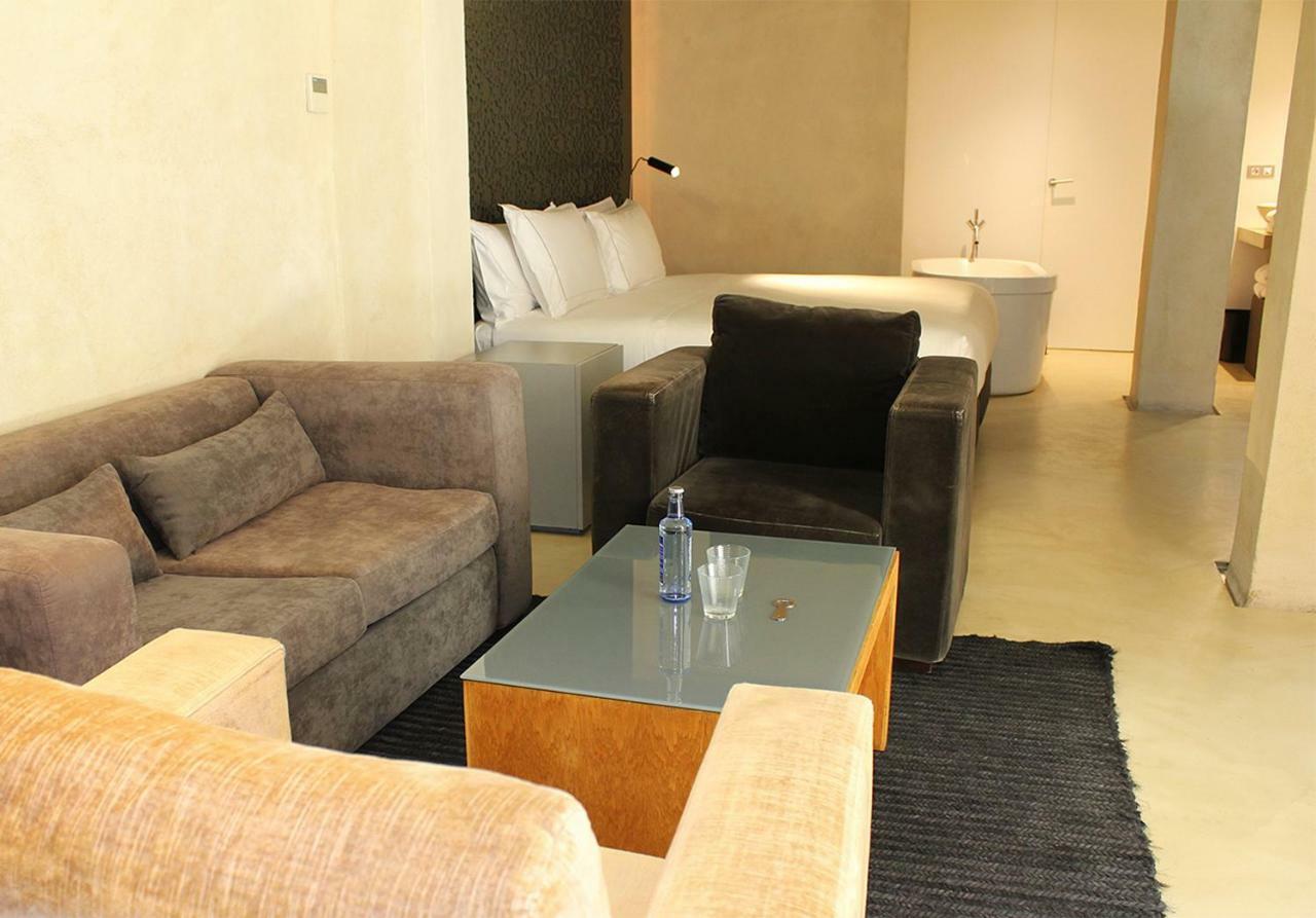 Eme Catedral Mercer Hotel Seville Luaran gambar A suite at the hotel