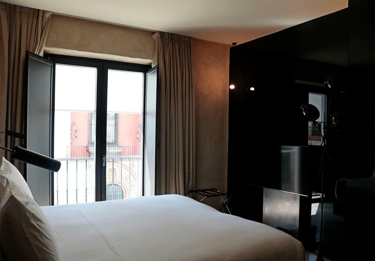 Eme Catedral Mercer Hotel Seville Luaran gambar A room at the hotel