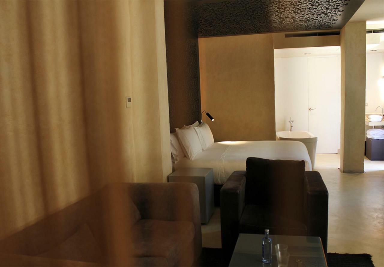 Eme Catedral Mercer Hotel Seville Luaran gambar A room at the hotel