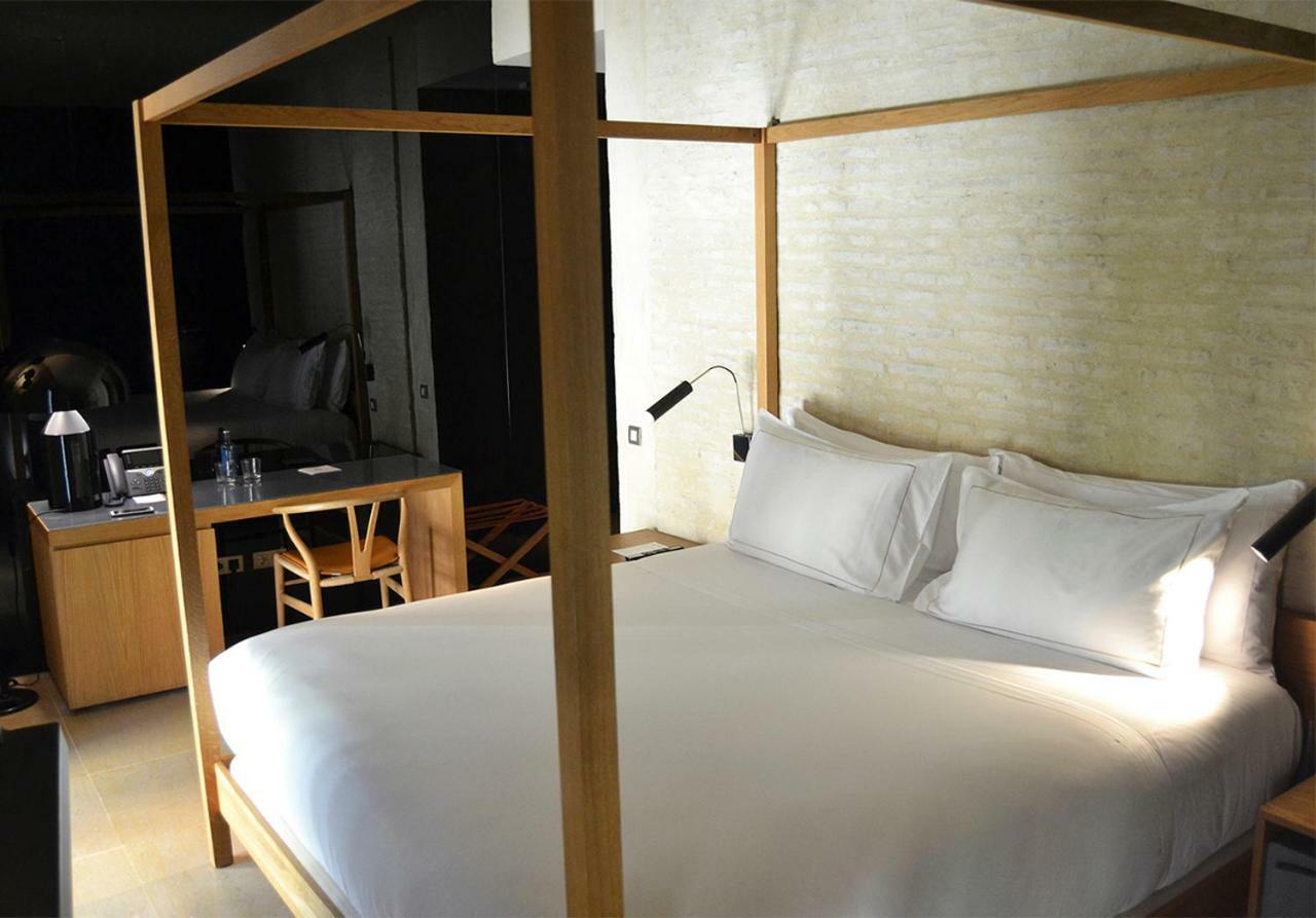 Eme Catedral Mercer Hotel Seville Luaran gambar A room at the hotel