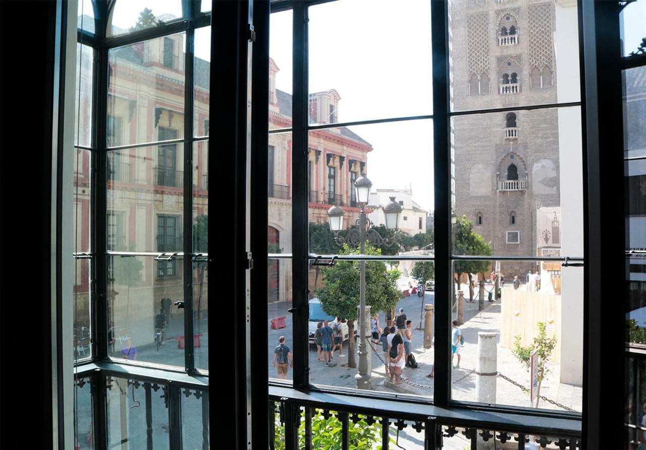 Eme Catedral Mercer Hotel Seville Luaran gambar A window in the house of Picasso in Barcelona