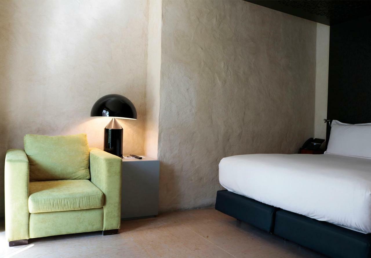 Eme Catedral Mercer Hotel Seville Luaran gambar A room at the hotel