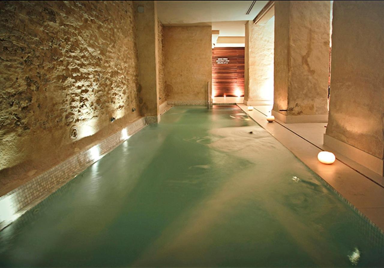 Eme Catedral Mercer Hotel Seville Luaran gambar A spa in Madrid, Spain