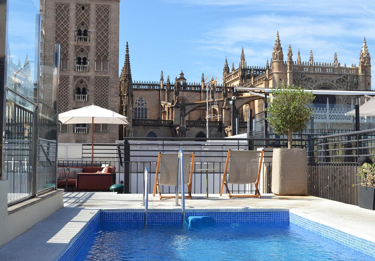 Eme Catedral Mercer Hotel Seville Luaran gambar Rooftop pool at Hotel Casa 1887