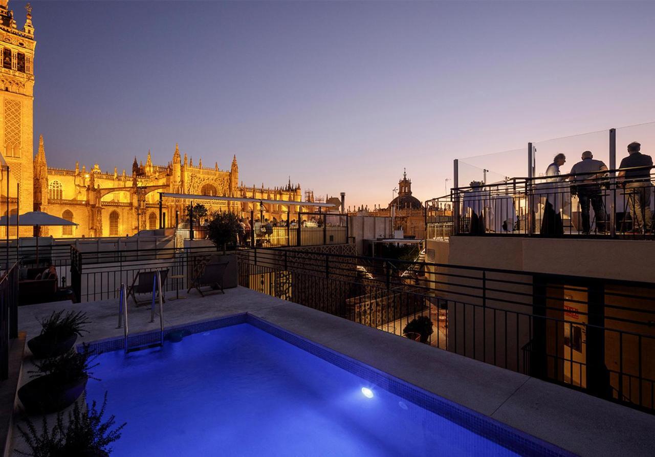 Eme Catedral Mercer Hotel Seville Luaran gambar Rooftop pool at Hotel Casa 1800