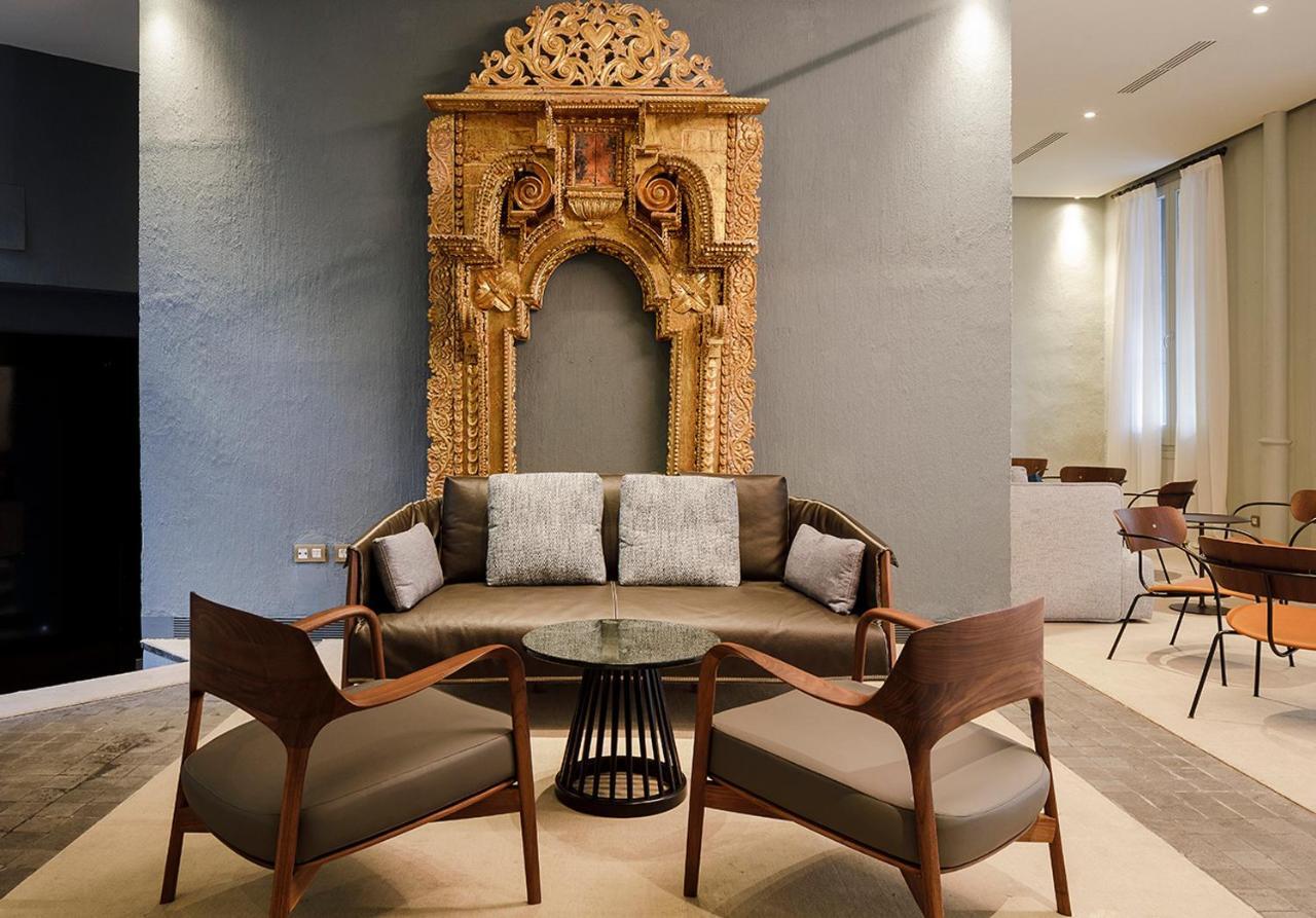 Eme Catedral Mercer Hotel Seville Luaran gambar The Library at The Park, New Delhi