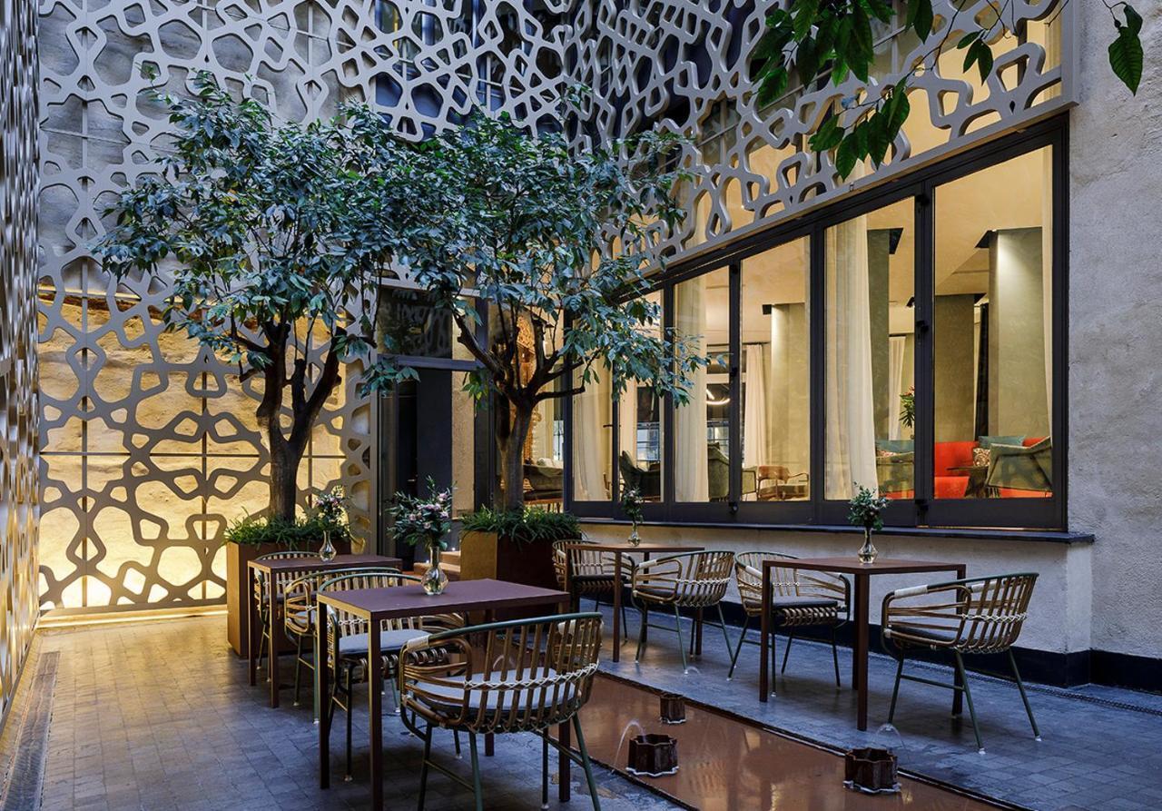 Eme Catedral Mercer Hotel Seville Luaran gambar The courtyard of the hotel